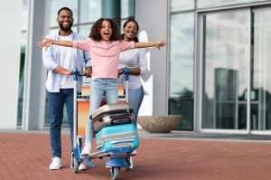familia-viajar-barato